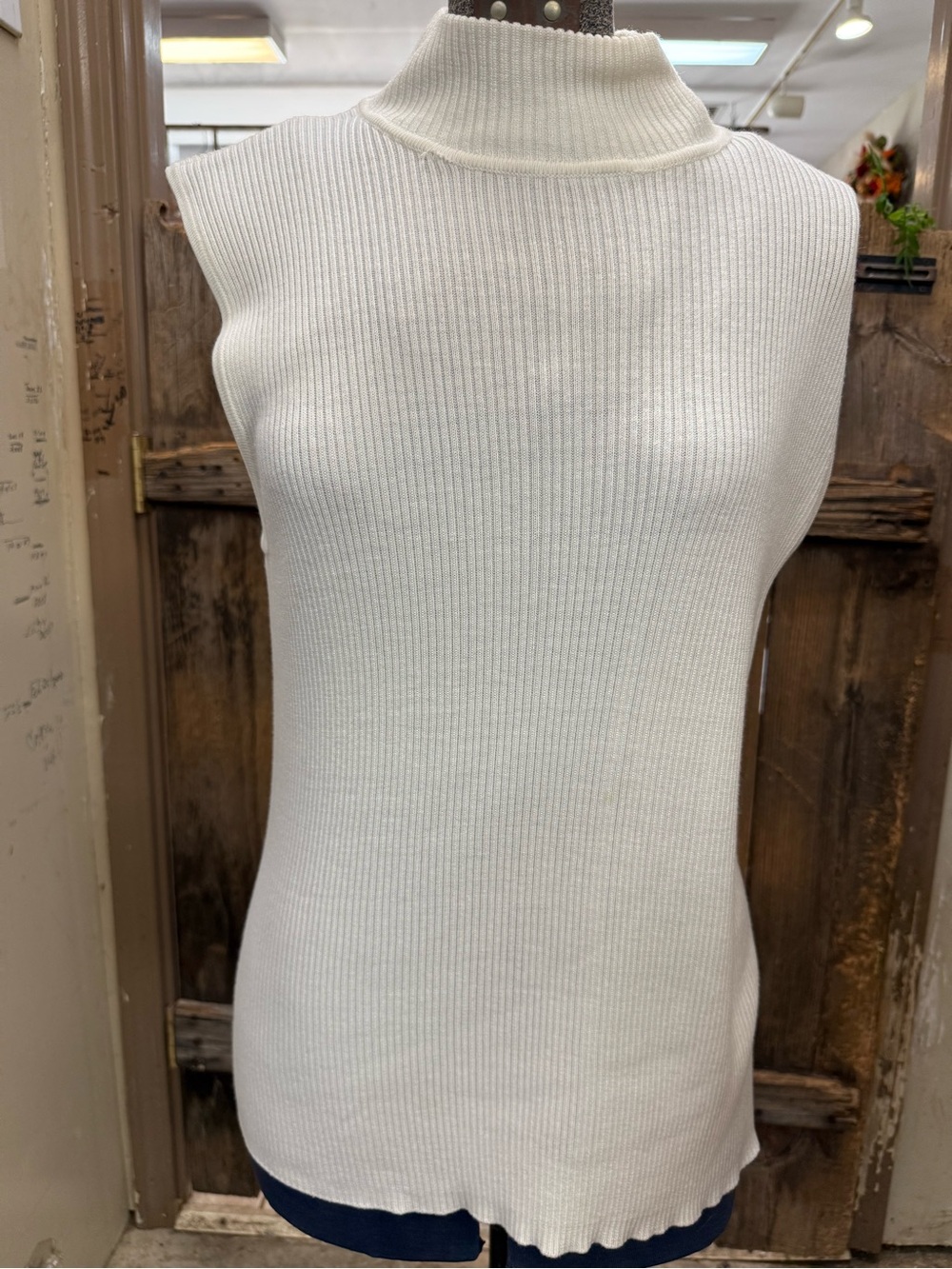 Source Unknown White Ribbed Sleeveless Mock Neck Muscle Tee